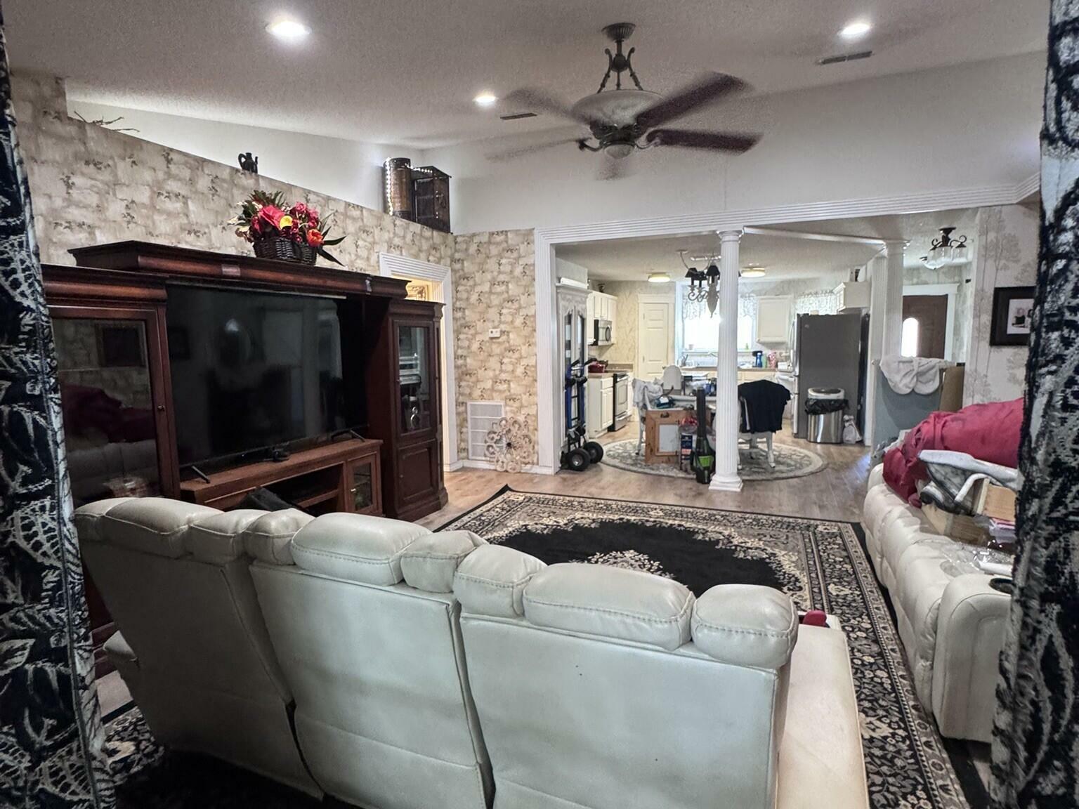 Property Photo: 625 Waterview Cove Drive FL 32439