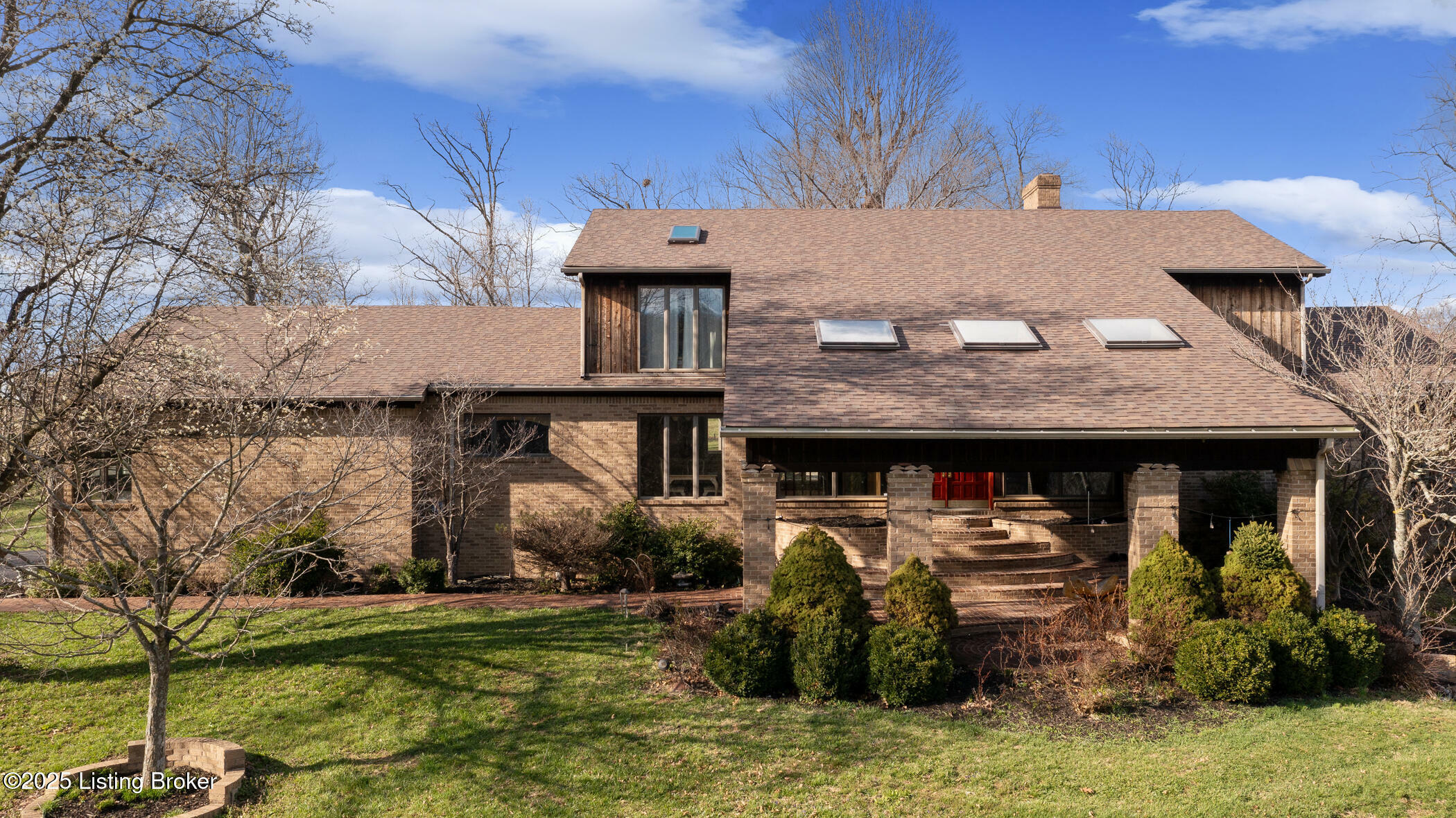 Property Photo: 8006 Shenandoah Ln IN 47136