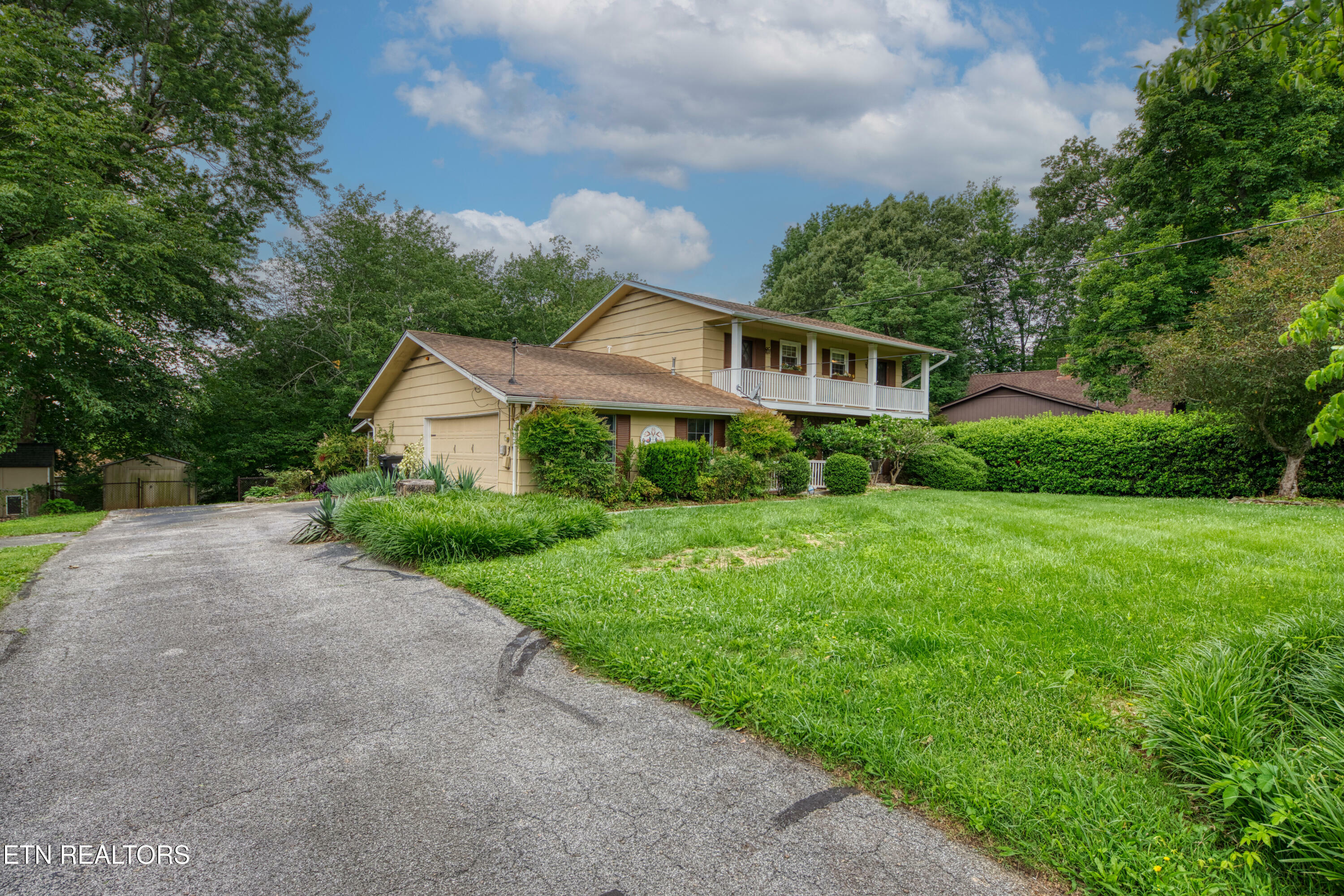 Property Photo: 1805 Grenada Blvd TN 37922