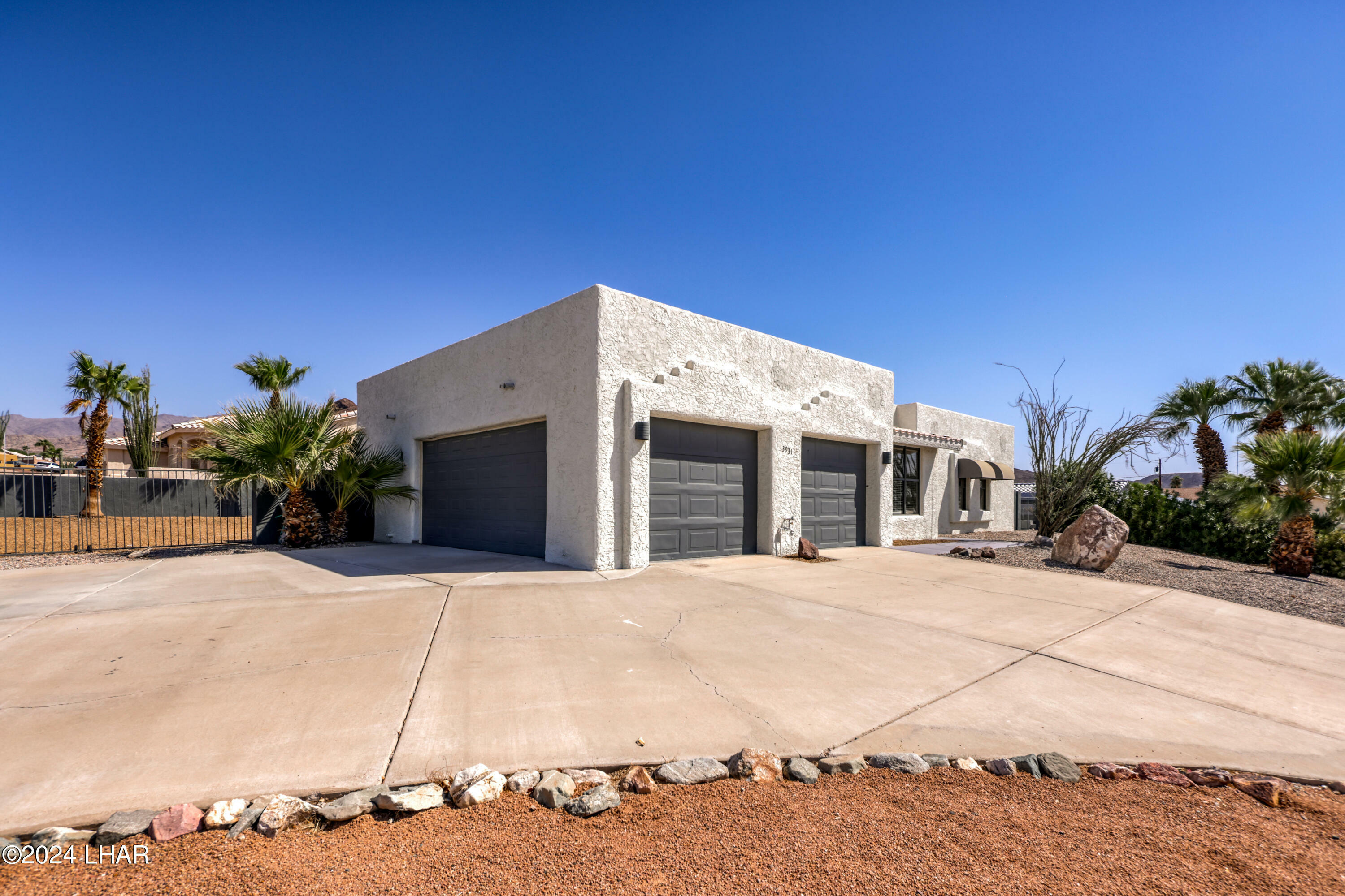 Property Photo: 3931 McCulloch Blvd AZ 86406