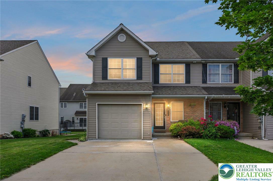 Property Photo: 1382 Mohr Circle PA 18062