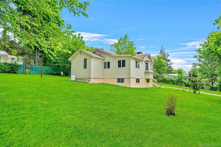 Property Photo:  7 Crestwood Trail  NY 10950 