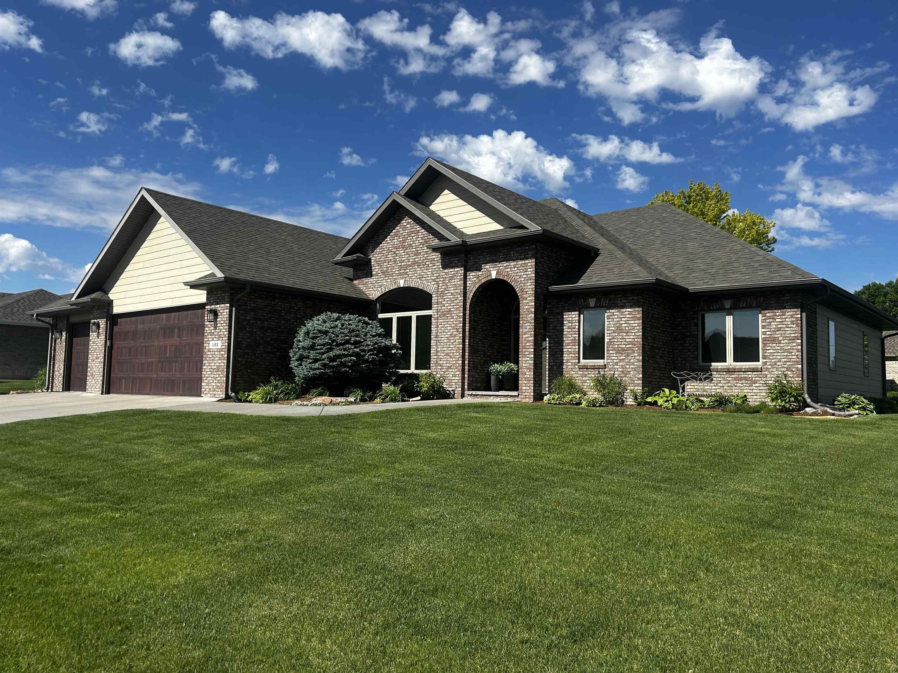 Property Photo: 1102 Tanner Ct. NE 69101