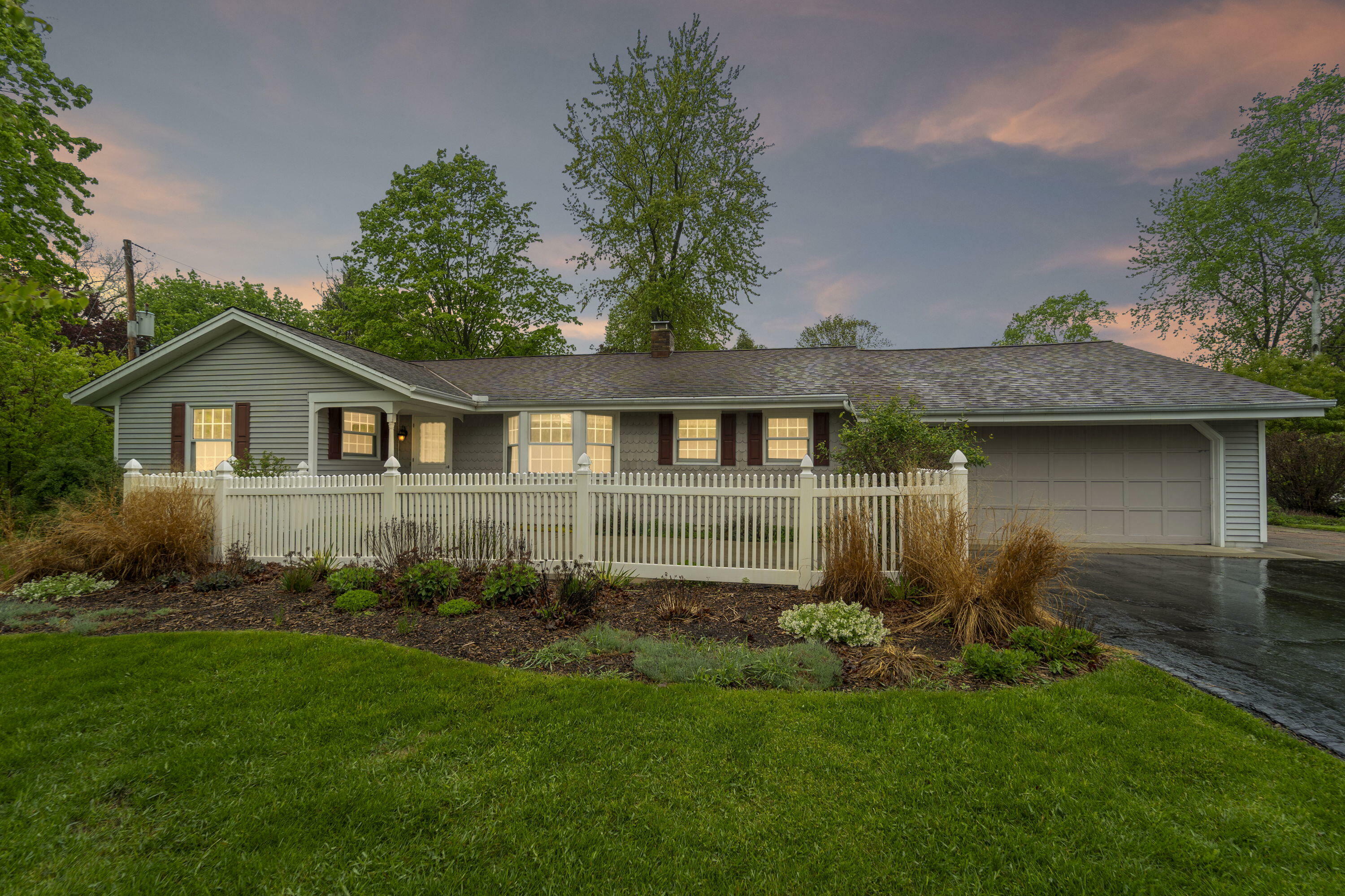 Property Photo: 4518 W Laverna Ave WI 53092