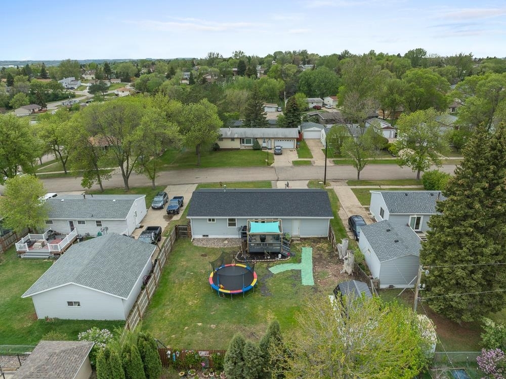 Property Photo: 1816 7th St NW ND 58703