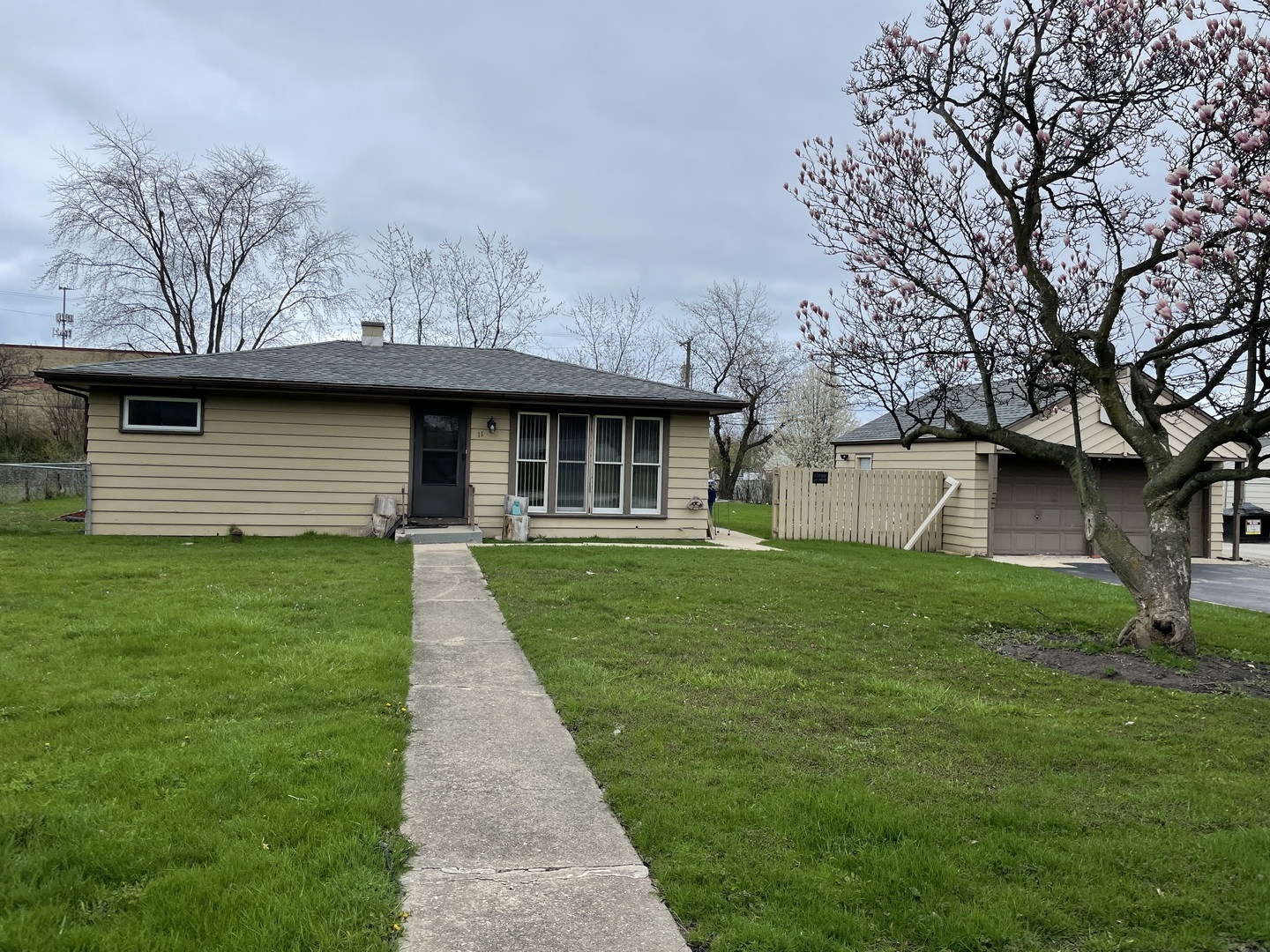 Property Photo: 11 Shagbark Road IL 60044