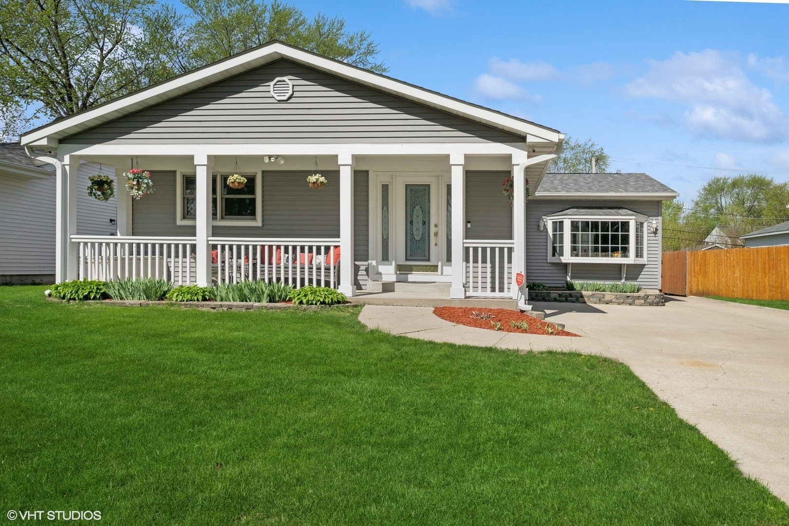 Property Photo:  1713 Meadow Lane  IL 60050 