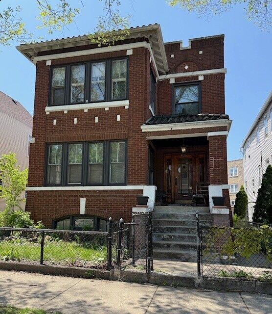 Property Photo:  