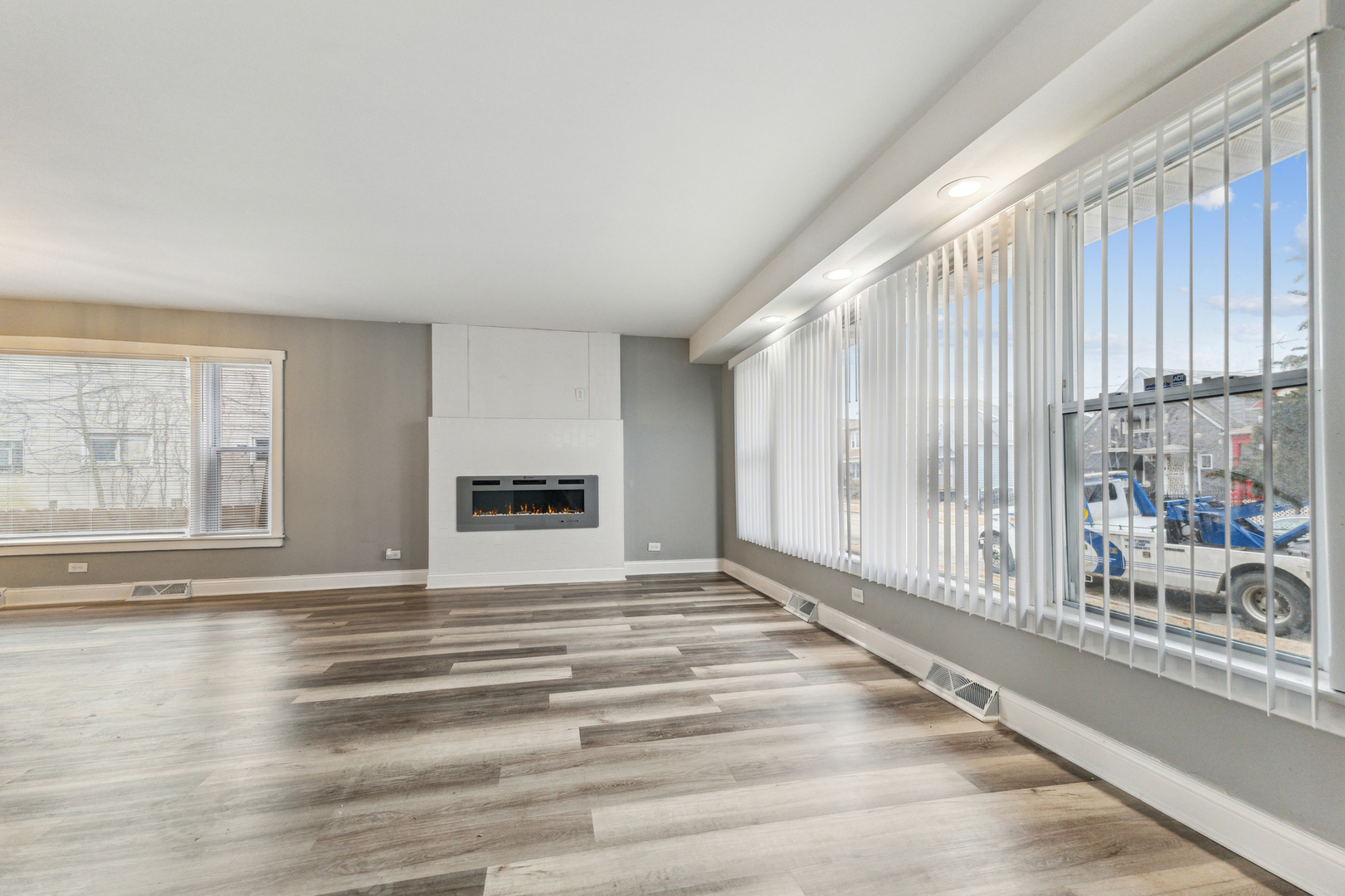 Property Photo: 11423 S Calumet Avenue IL 60628