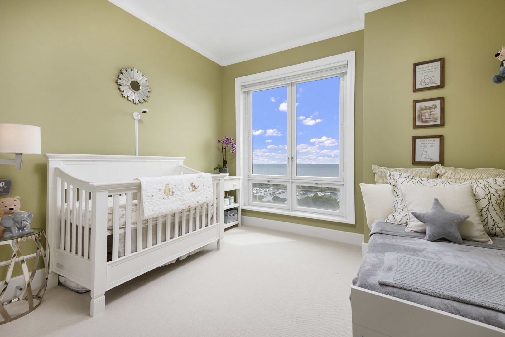Property Photo: 2550 N Lakeview Avenue S2005 IL 60614