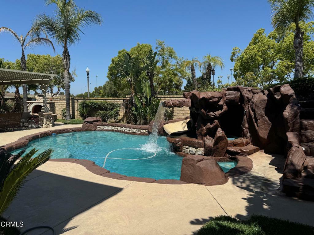 Property Photo:  223 Bellafonte Court  CA 93012 