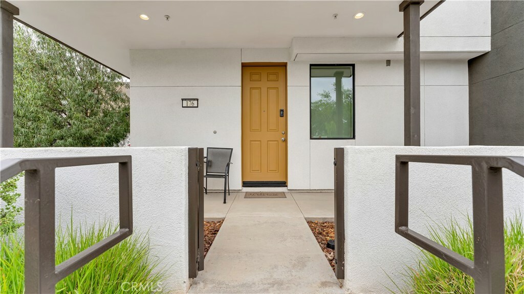 Property Photo:  176 Keeper  CA 92618 