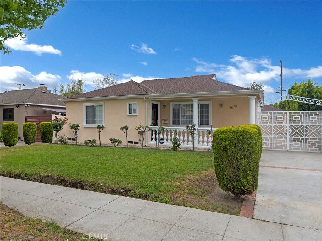 Property Photo:  6249 Beeman Avenue  CA 91606 