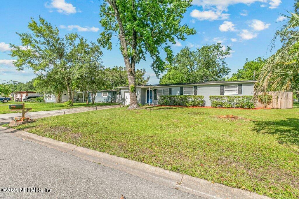 Property Photo: 1702 Dibble Circle E FL 32246