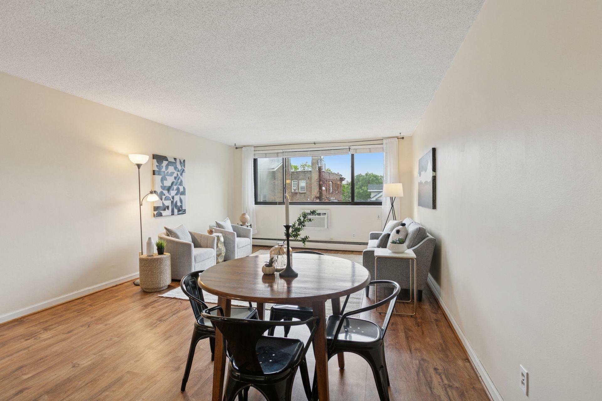 Property Photo: 1912 Dupont Avenue S 302 MN 55403
