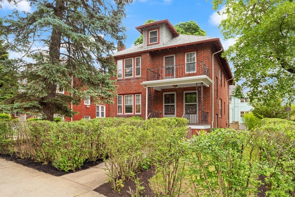 Property Photo: 27 Alewife Brook Pkwy MA 02140