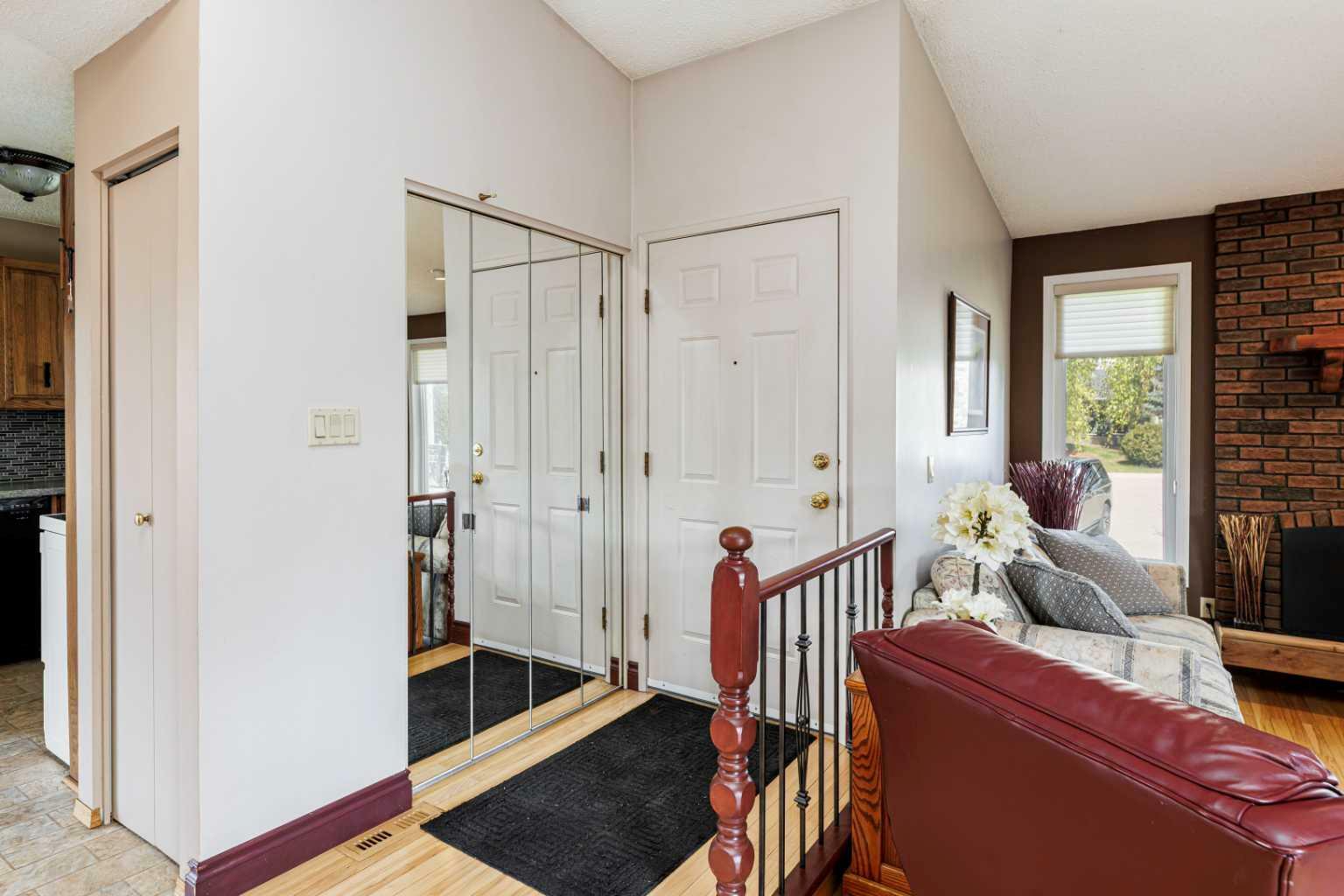 Property Photo:  24 Caswell Close  AB T4P 2T6 