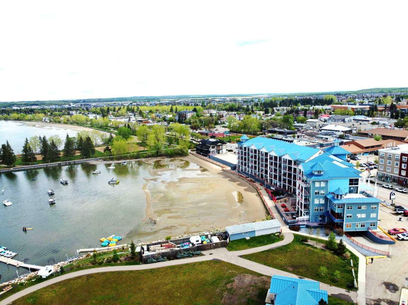 Property Photo: 5100 Lakeshore Drive 401 AB T4S 2L7