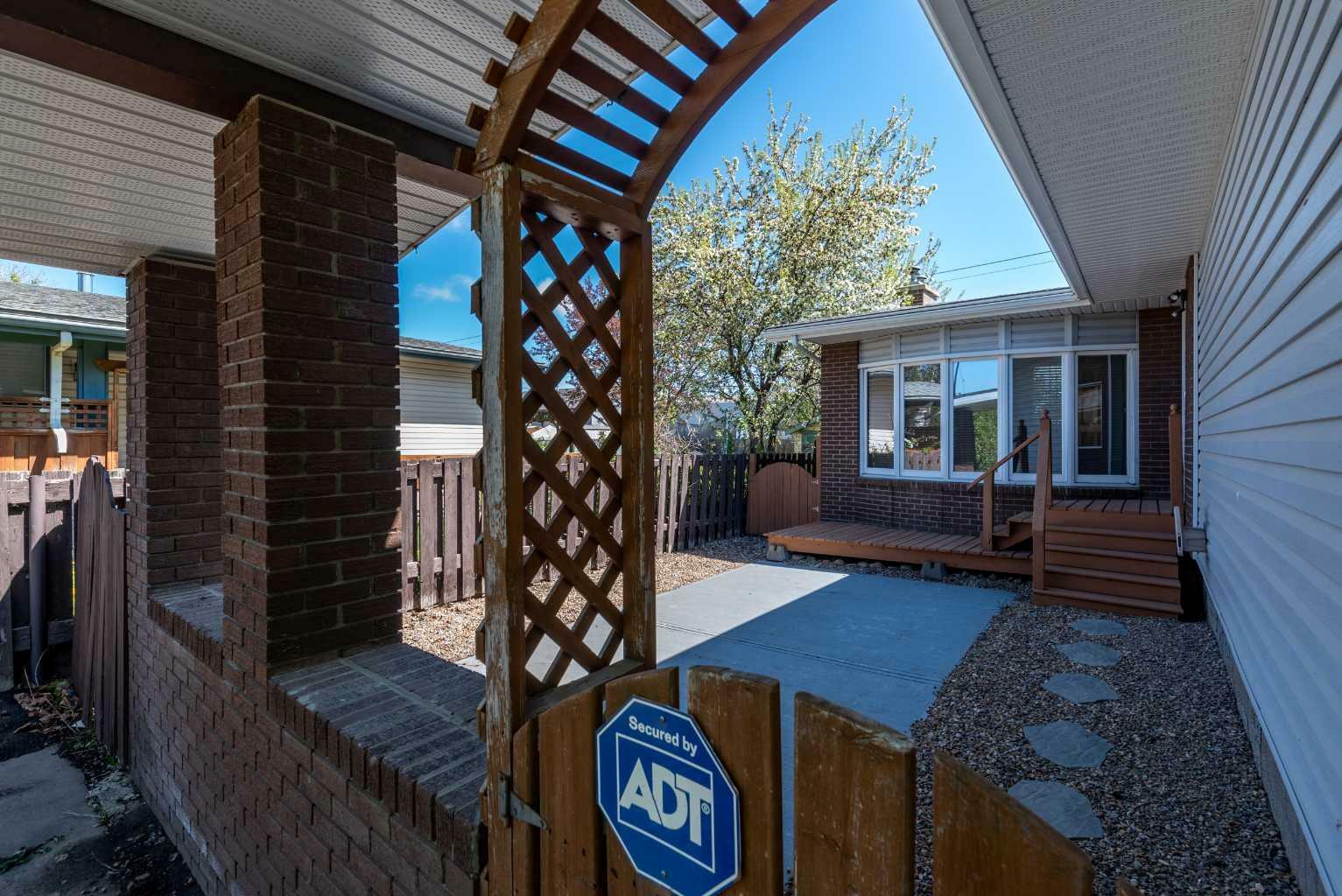 Photo de la propriété: 2911 51 Avenue AB T9V 1H8