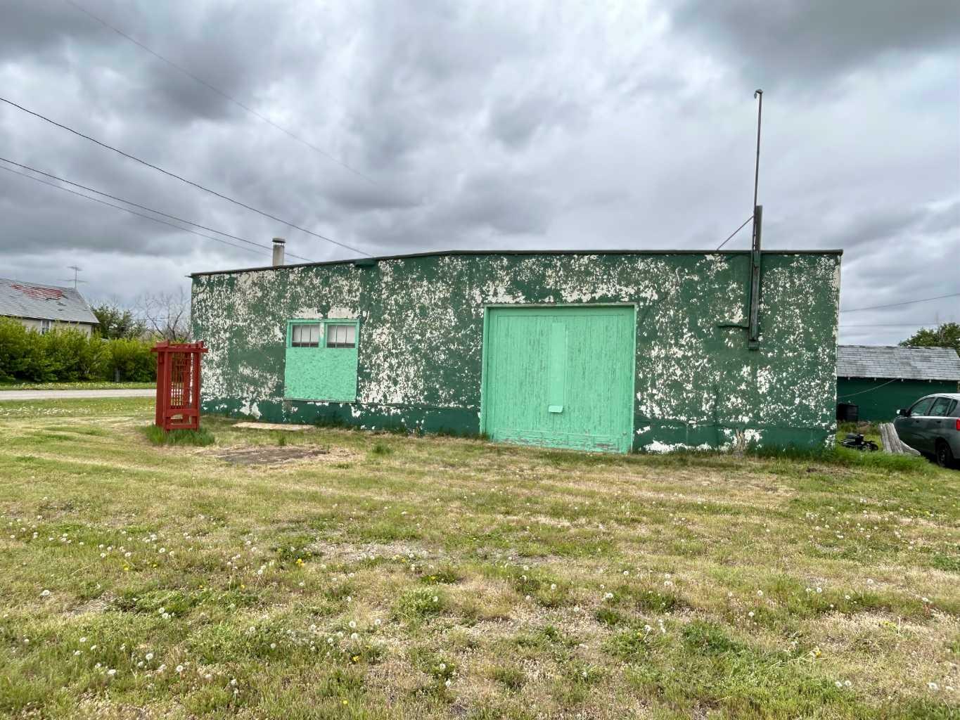 Property Photo: 401 2 Avenue AB T0J 3L0