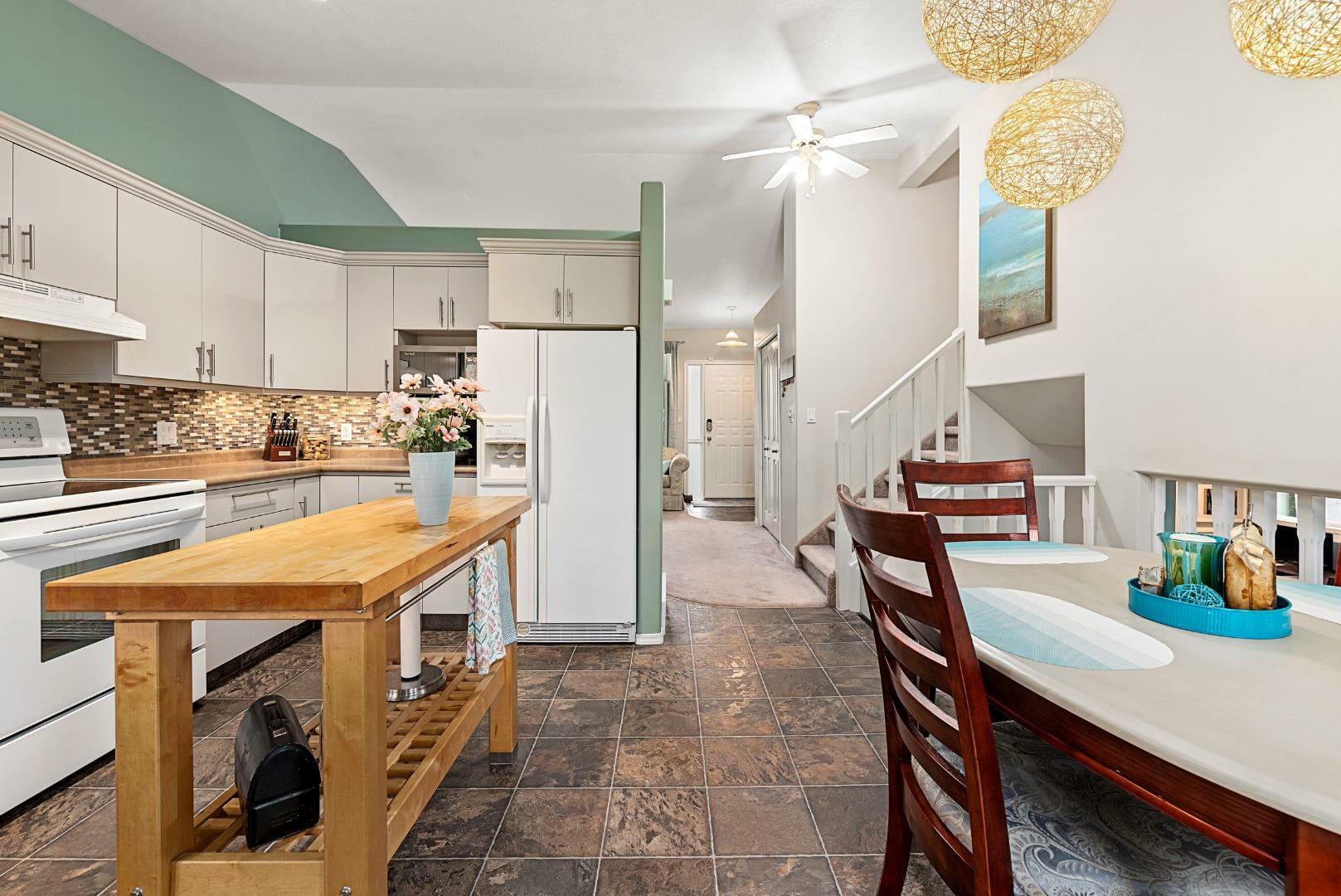 Property Photo:  5914 41 Street  AB T9V 2S2 