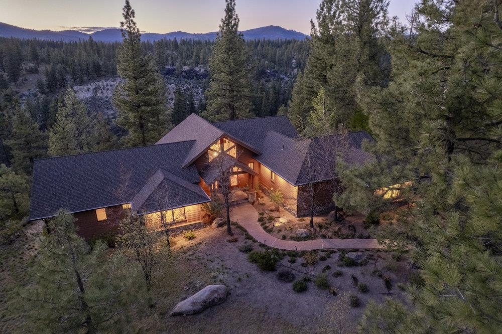Property Photo: 402 Falling Water CA 96106