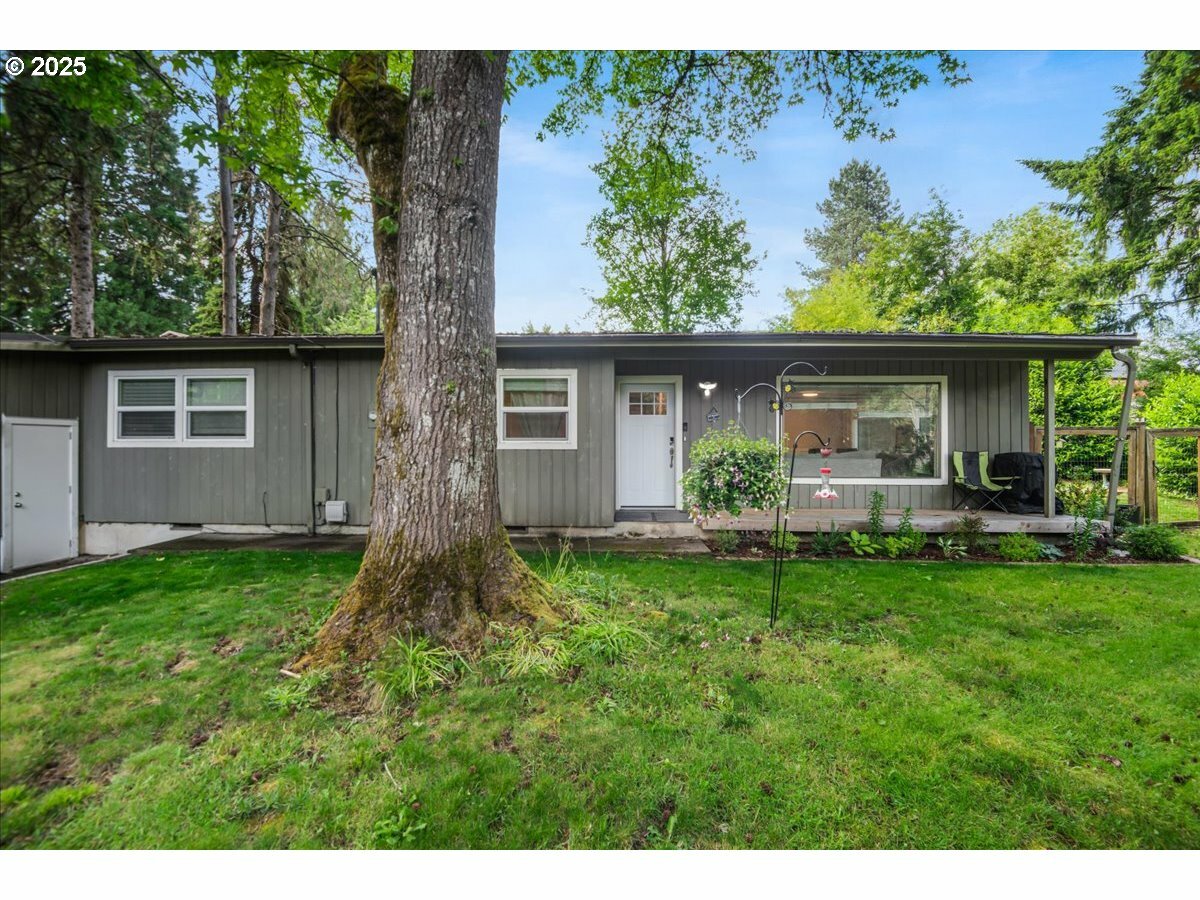 Property Photo: 6926 SE Deardorff Rd OR 97236