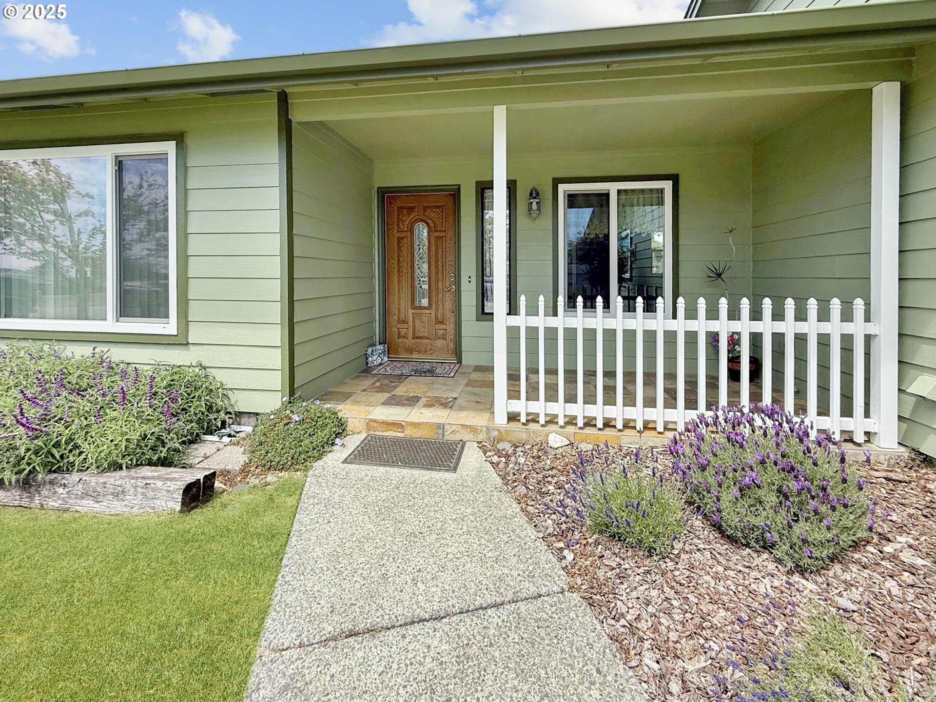 Property Photo: 550 Velopa Ct OR 97415