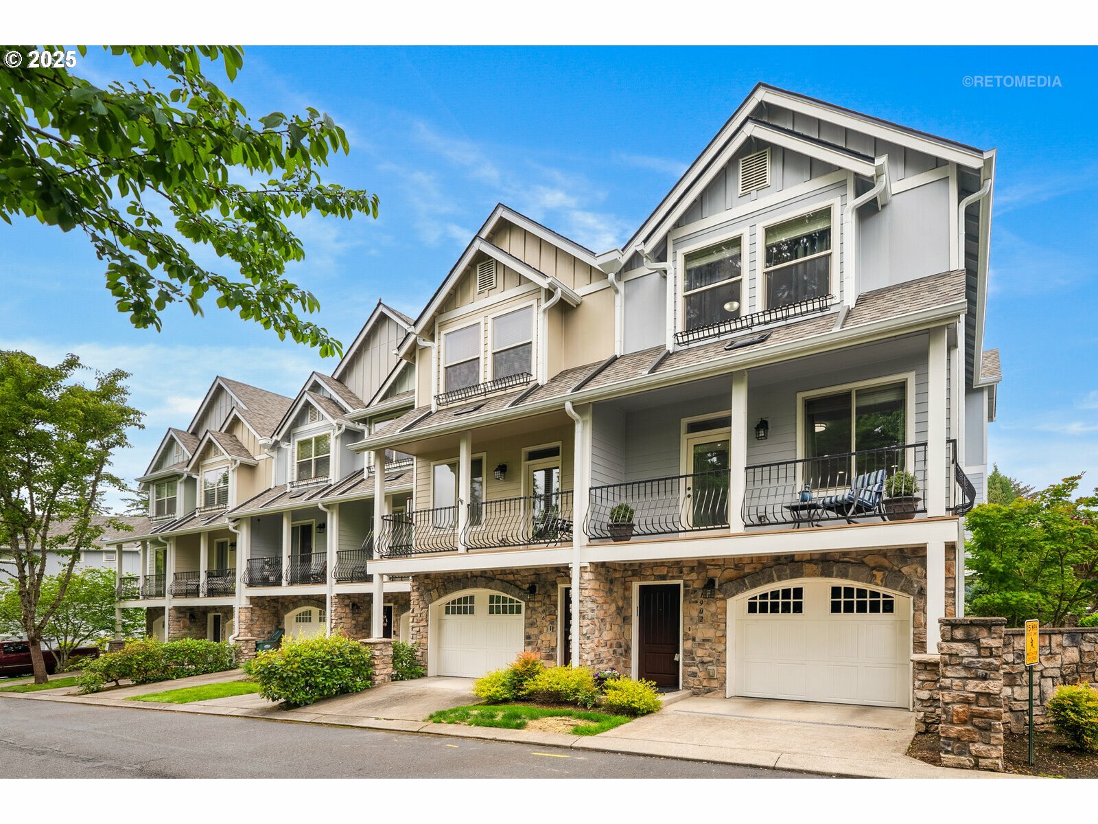 Property Photo: 1902 NE 48th Way OR 97124