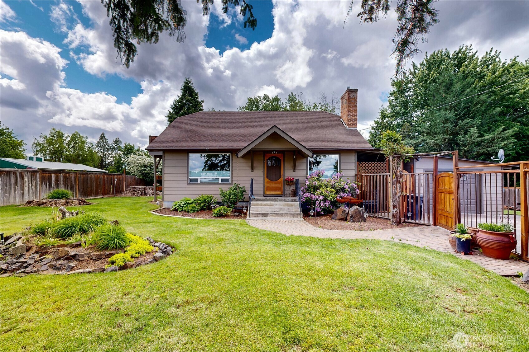Property Photo: 177 Electric Avenue WA 99362