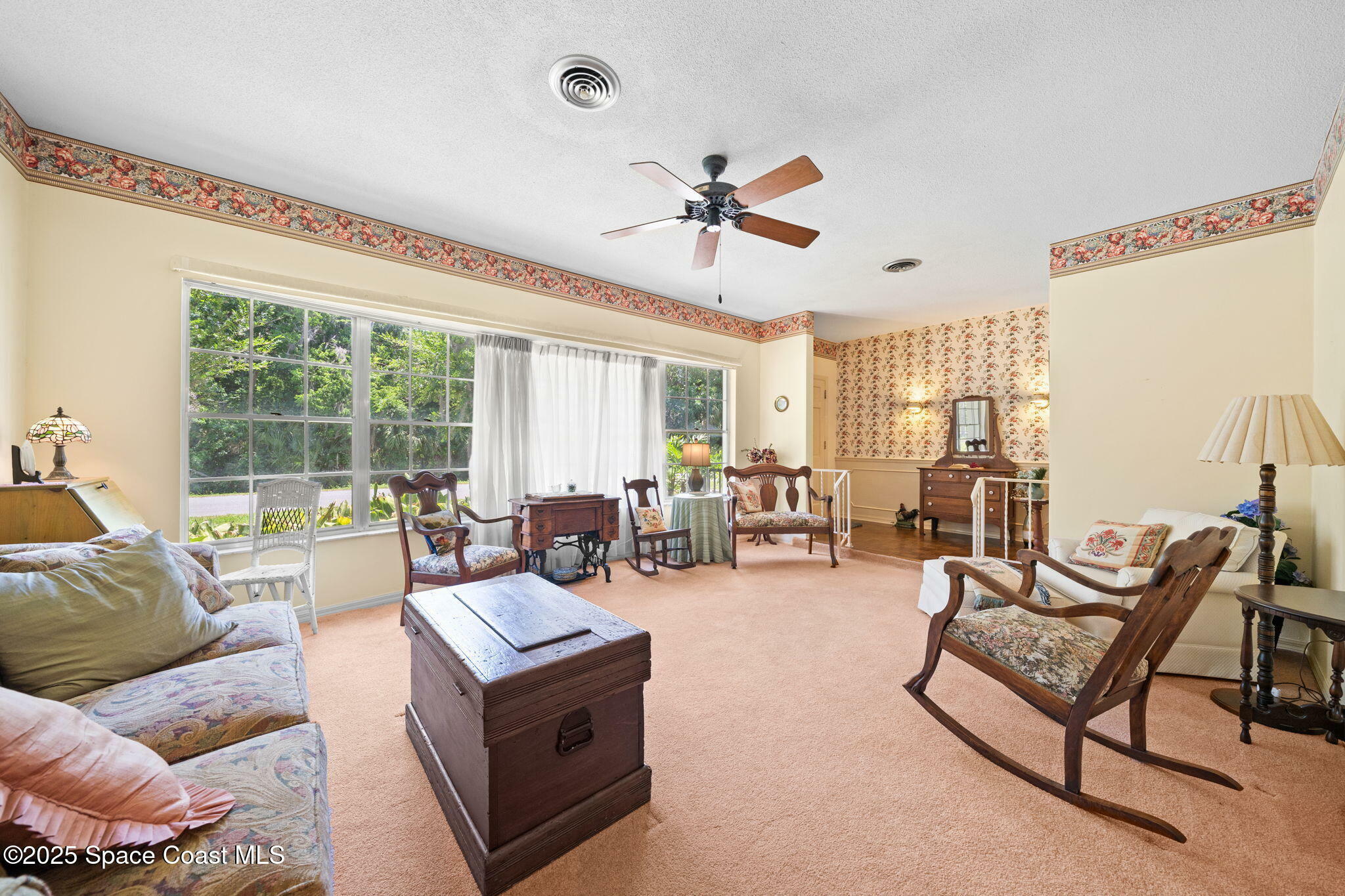 Property Photo: 1010 Lane Avenue FL 32780