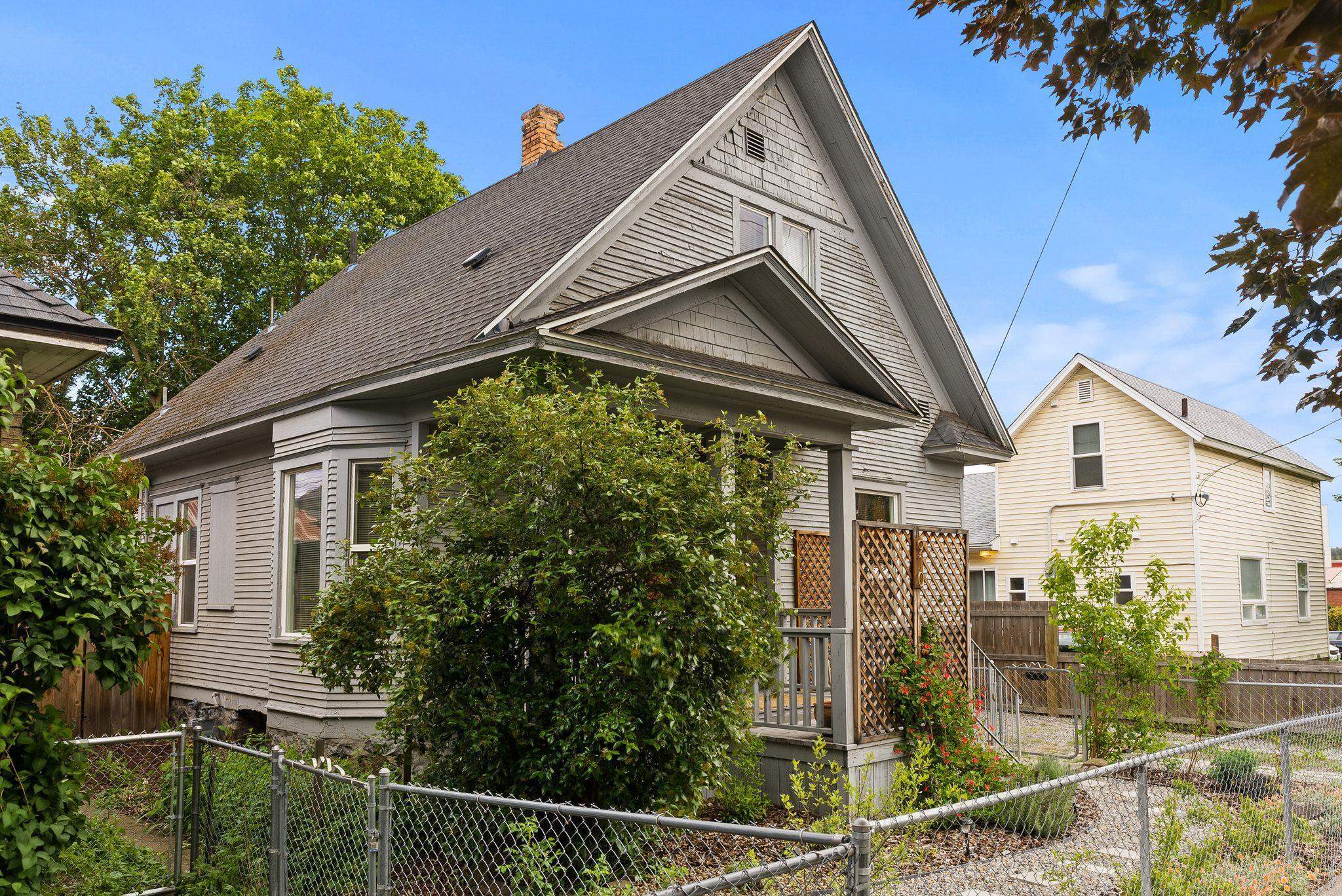 Property Photo:  910 N Walnut St  WA 99201 