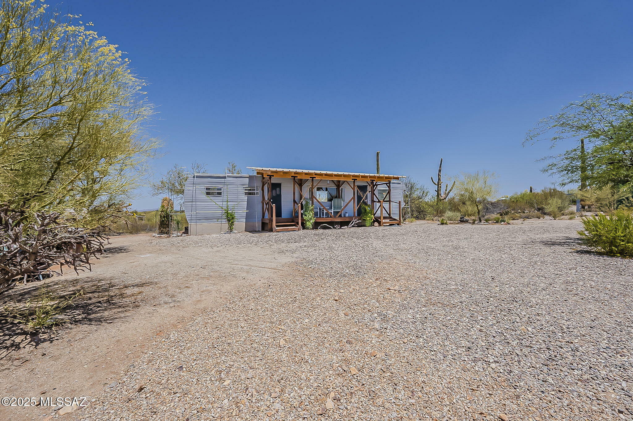 Property Photo: 44086 E Avenida Dois Gatos AZ 85739