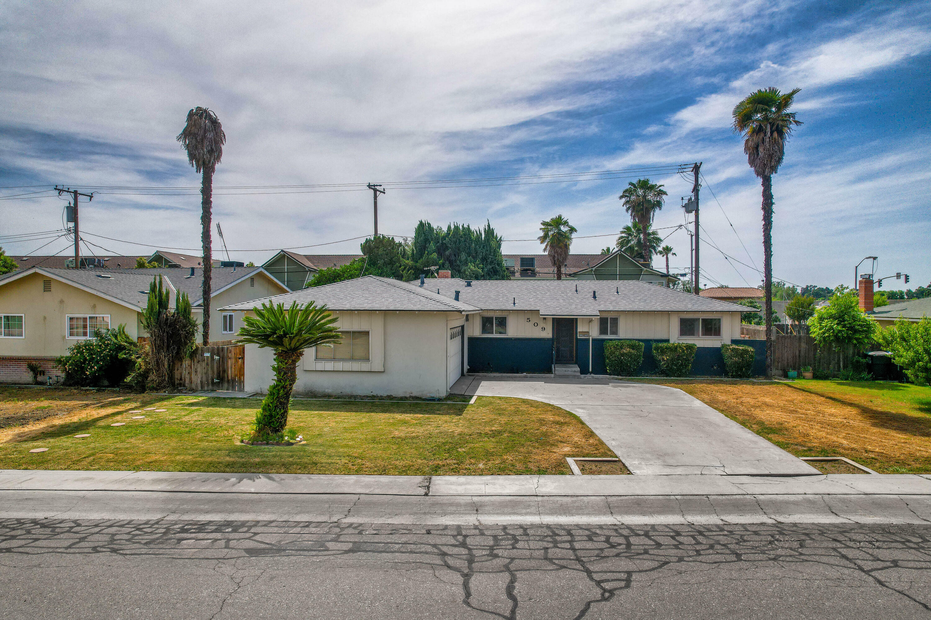 Property Photo: 509 S Redwood Street CA 93277