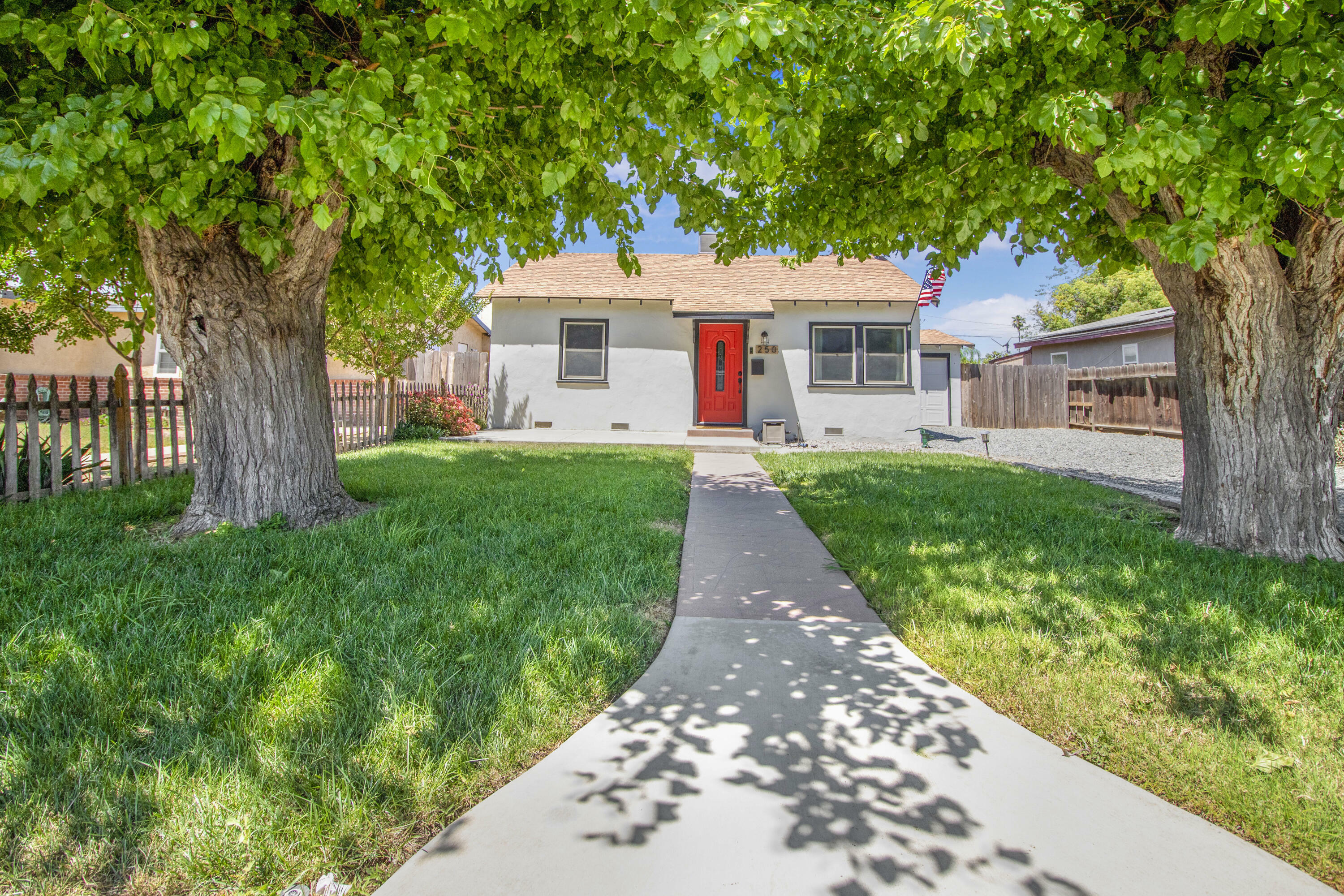 Property Photo: 250 Waldo Avenue CA 93221