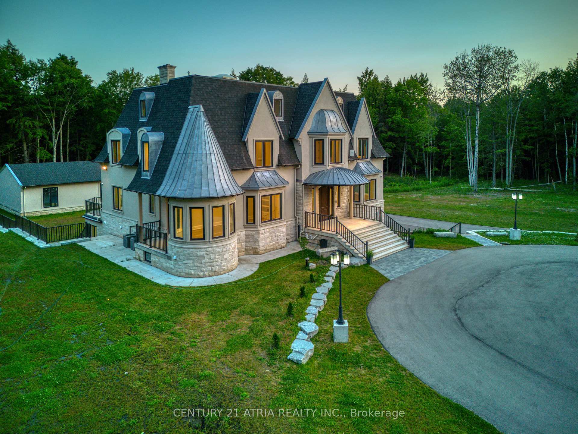 Property Photo: 3225 Davis Drive ON L4A 2P8