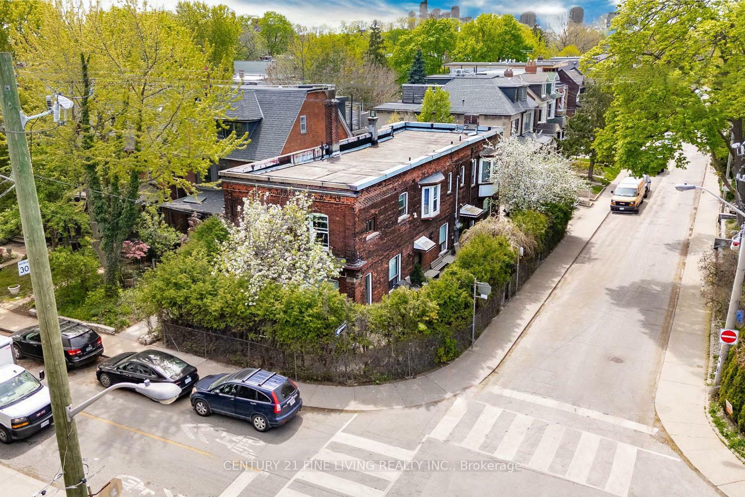 Property Photo: 63 Garden Avenue ON M6R 1H8
