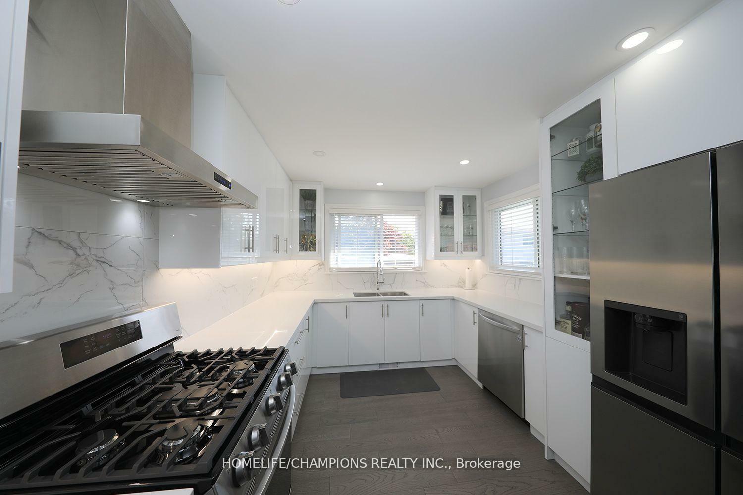 Property Photo: 646 Chancery Court ON L1G 6P8