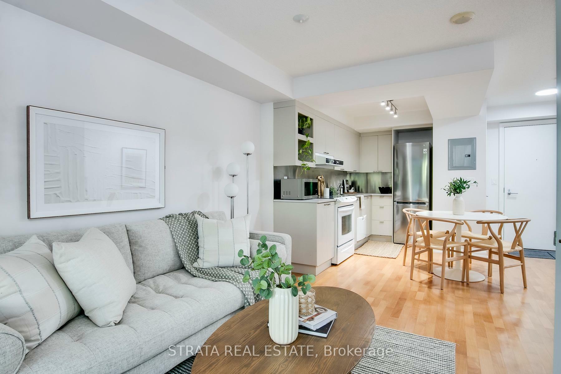 Property Photo: 111 Elizabeth Street 201 ON M5G 1P7