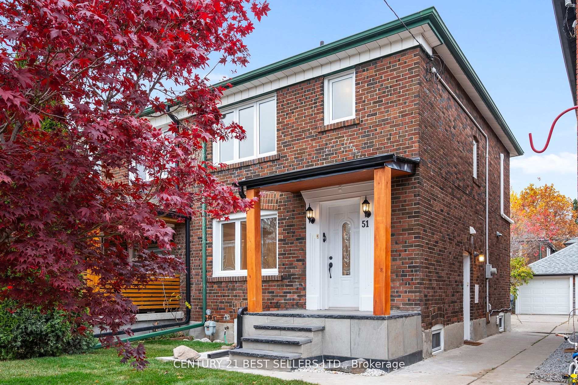 Photo de la propriété: 51 Hertle Avenue ON M4L 2T3
