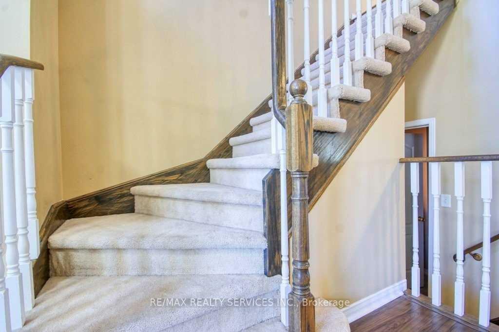 Property Photo: 1368 Dumont Street ON L1K 2V3