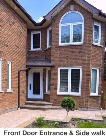 Property Photo: 1358 Beauty Bush Court ON L5V 1K4
