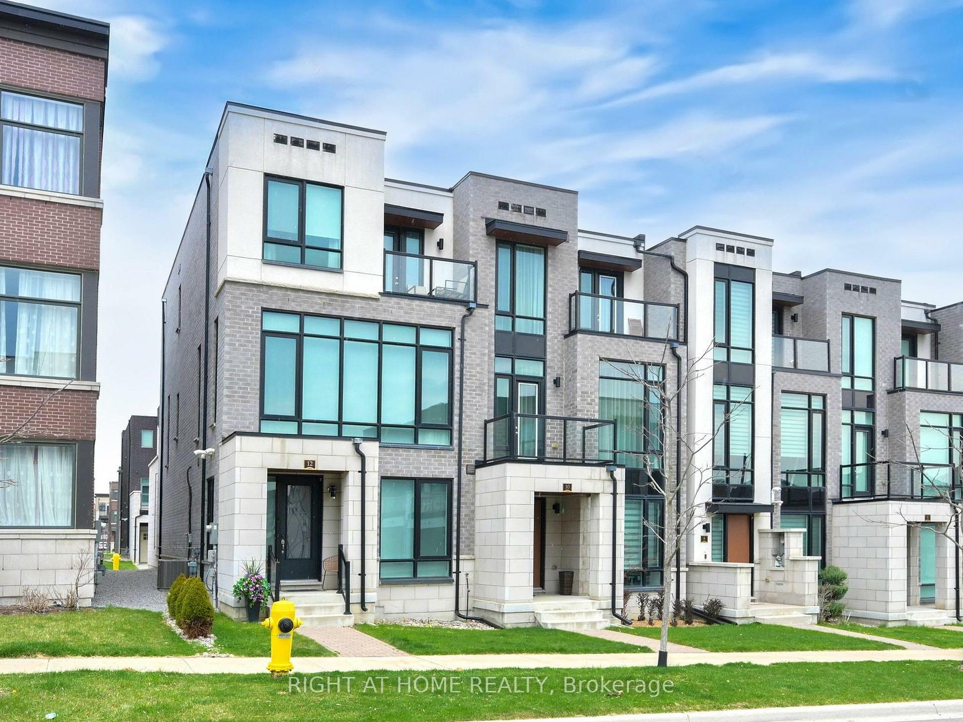 Property Photo: 10 Carrville Woods Circle ON L6A 4Z6