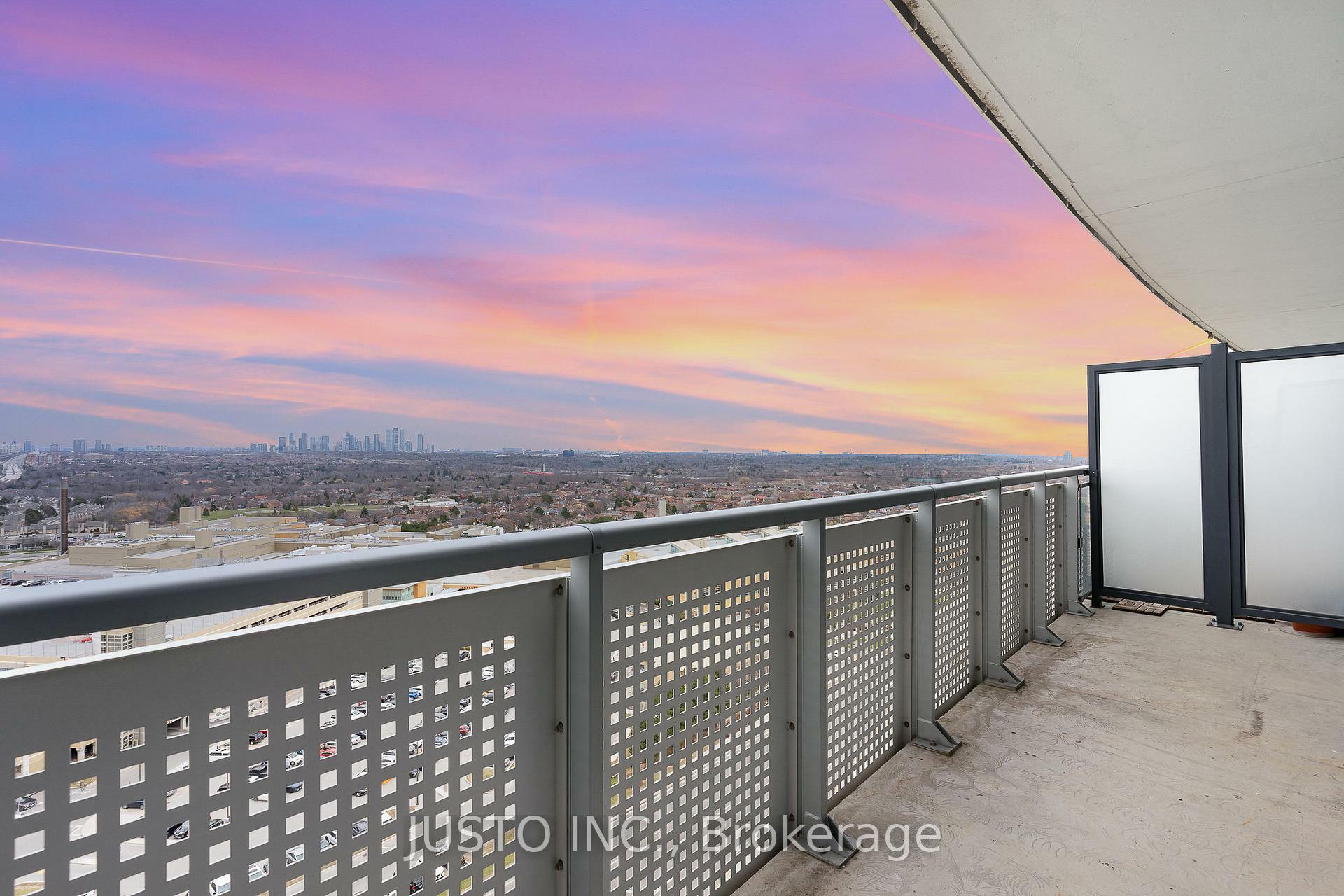 Property Photo:  2520 Eglinton Avenue W 1414  ON L5M 0Y4 