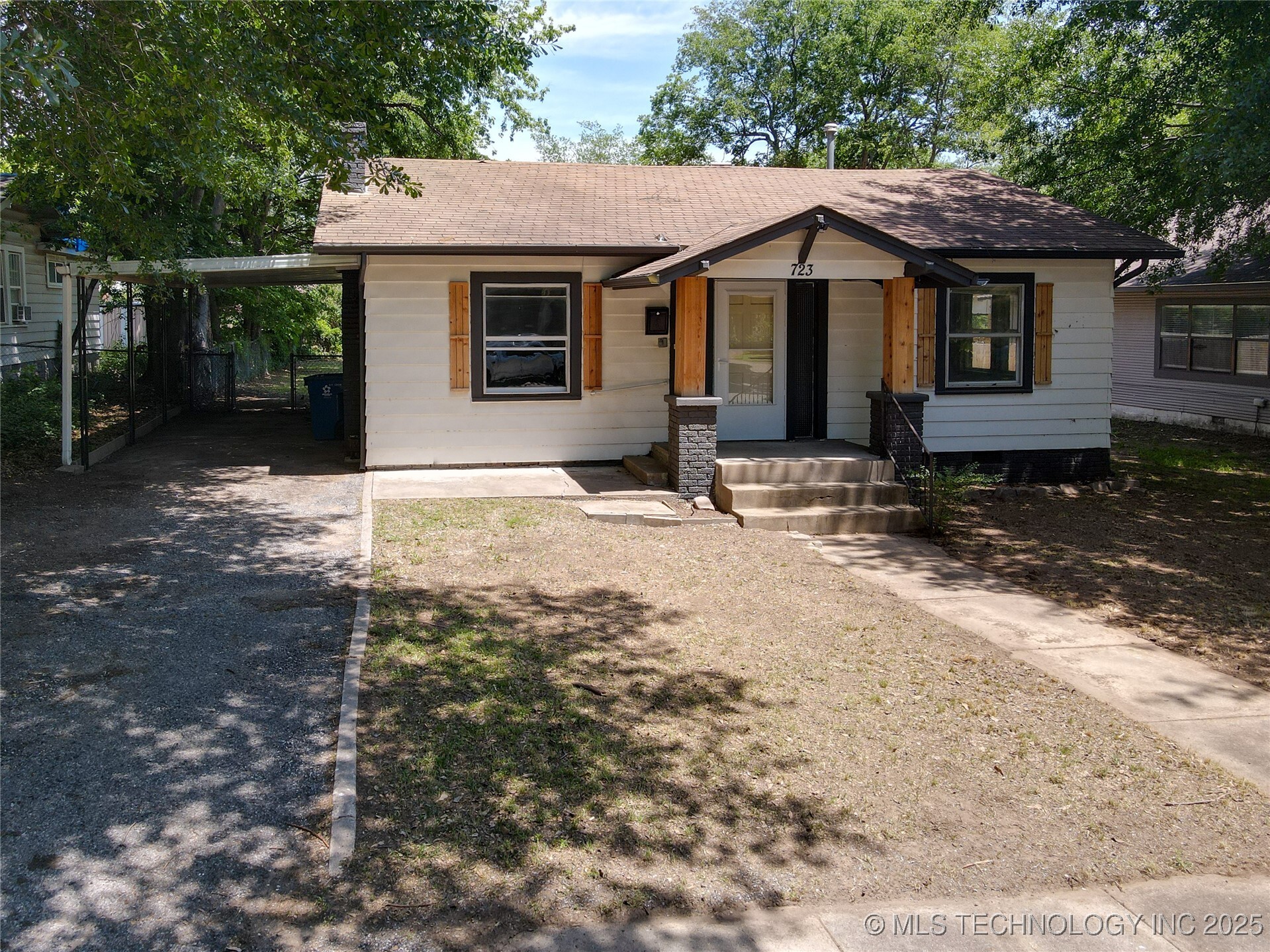 Property Photo: 723 E Seneca Avenue OK 74501