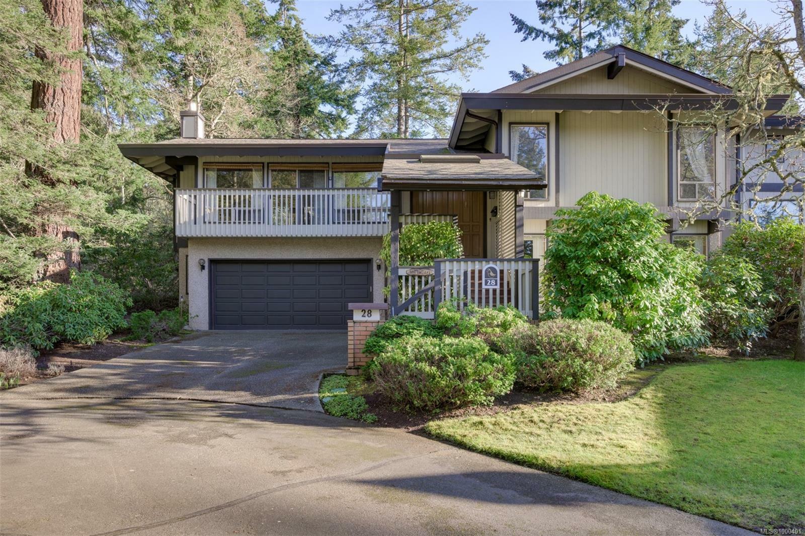 Property Photo:  909 Carolwood Dr 28  BC V8X 3T9 