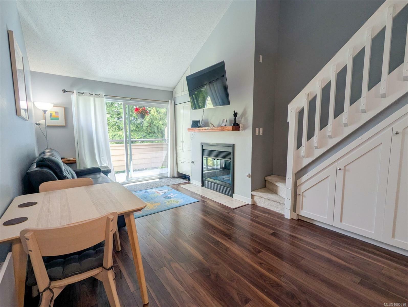 Property Photo: 3225 Alder St 305 BC V8X 1P3
