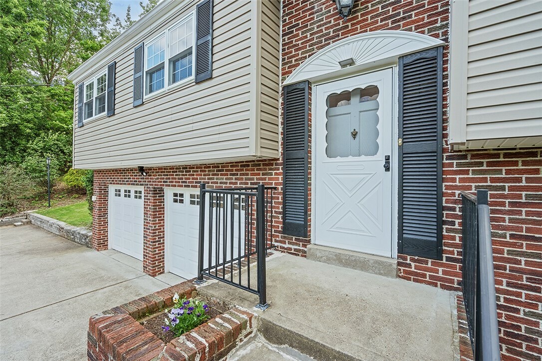 Property Photo: 440 Perrymont PA 15237