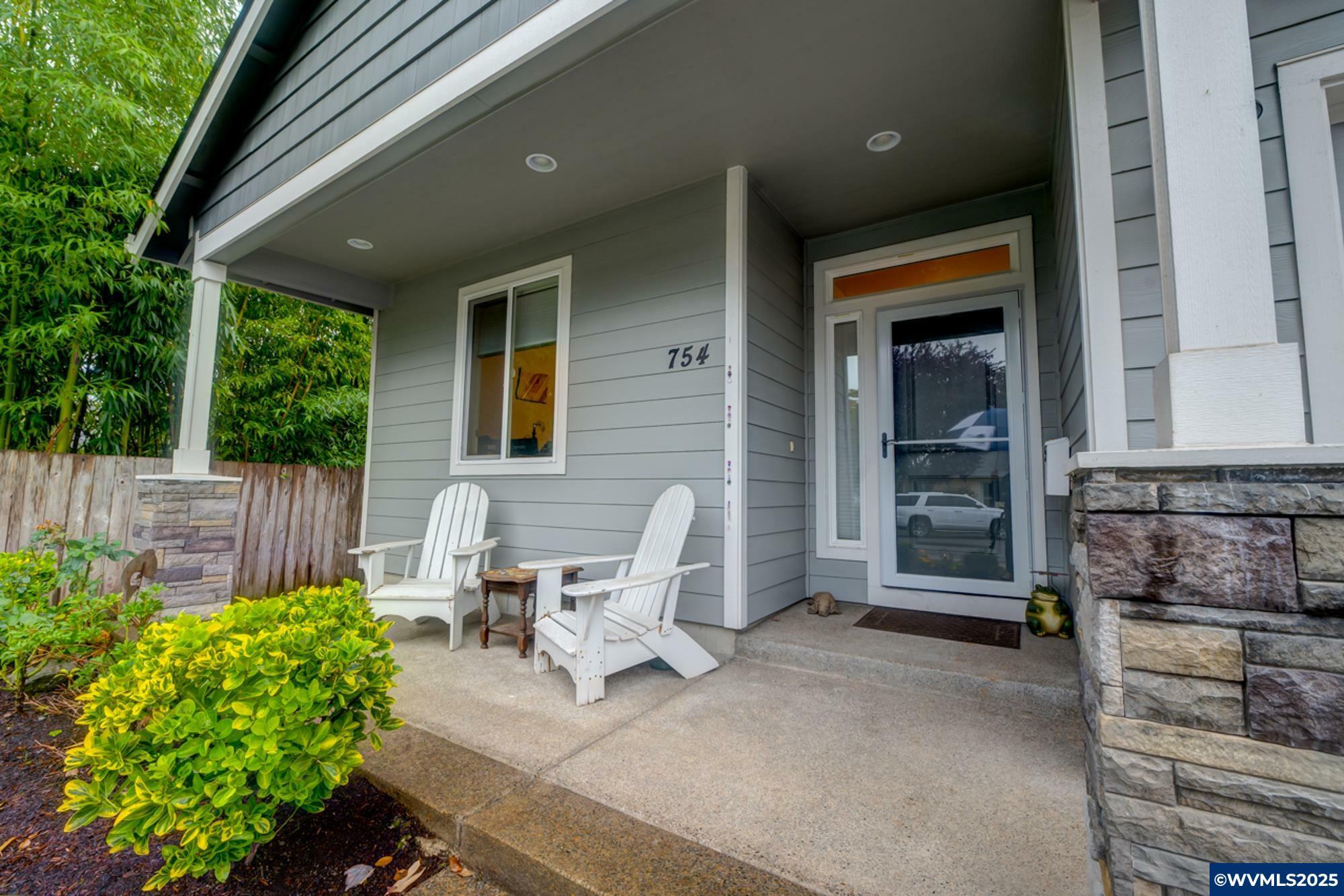 Property Photo: 754 Manbrin Dr N OR 97303