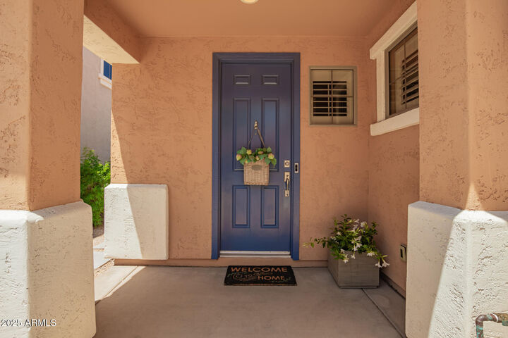 Property Photo:  963 S Colonial Drive  AZ 85296 